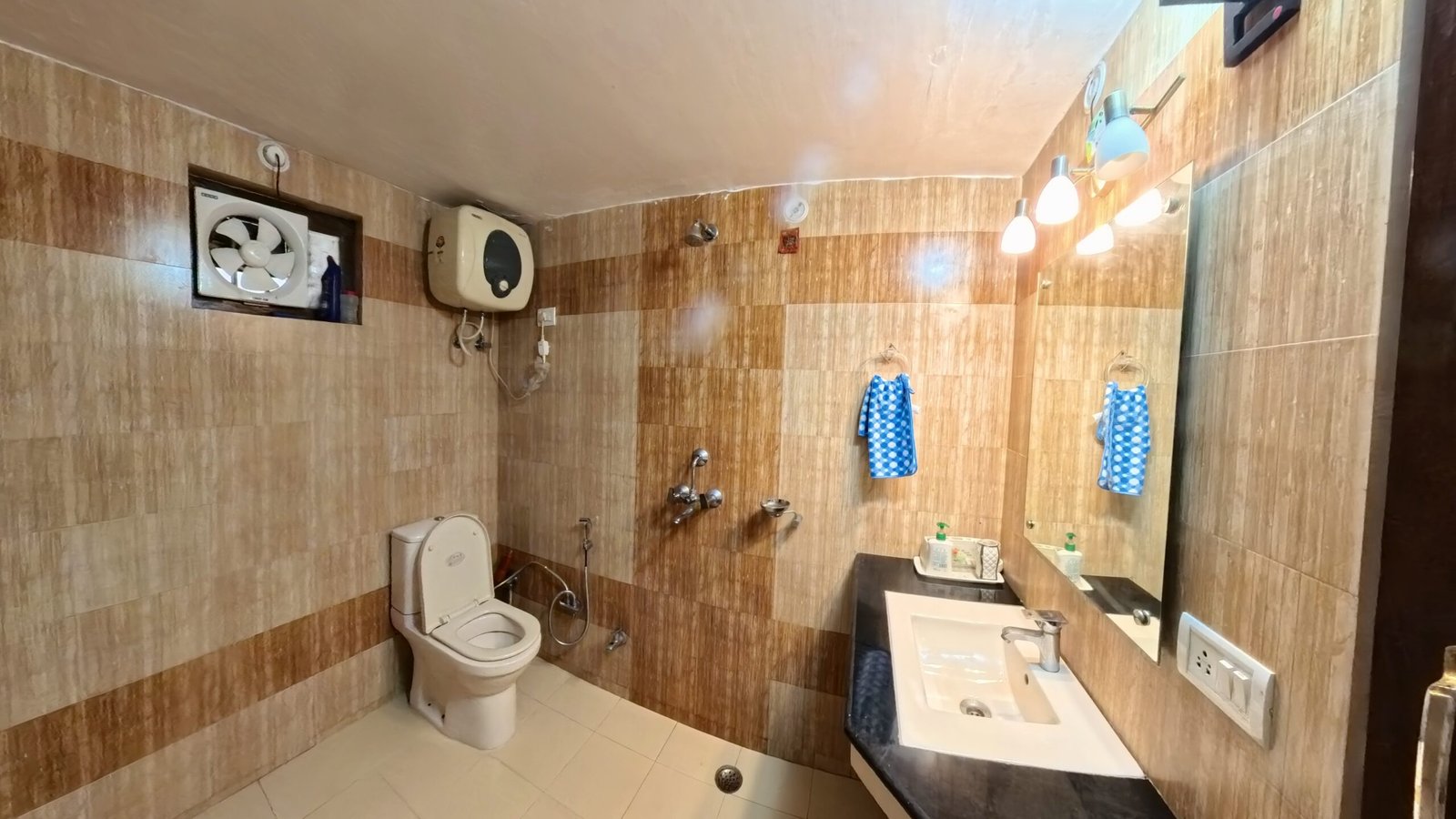 Triple Bed Comfort Room